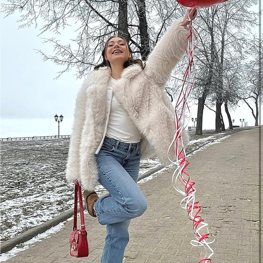 Women’s shaggy Chic Cream Faux Fur Coat warm winter jacket